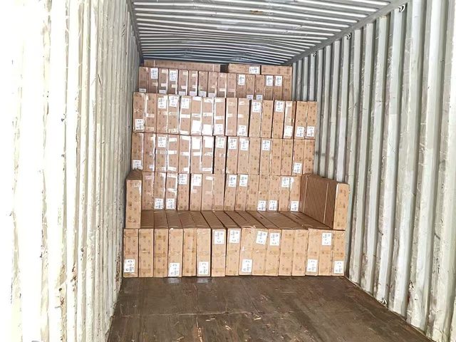Loading cisterns into a 40HQ container