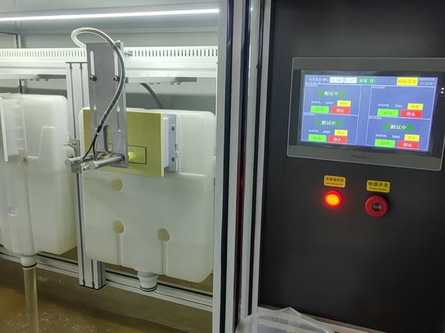 Automated test bench for cisterns